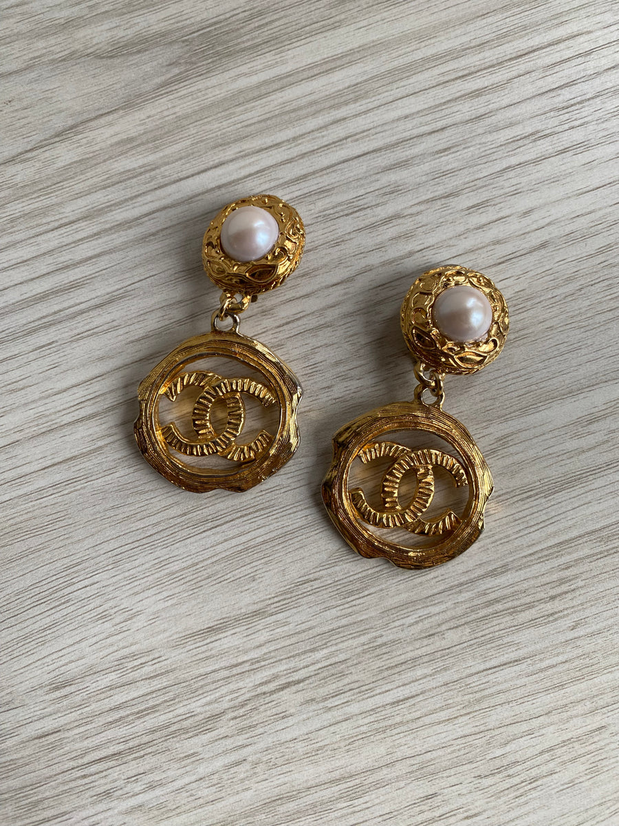 CHANEL Pearl Earrings Rental